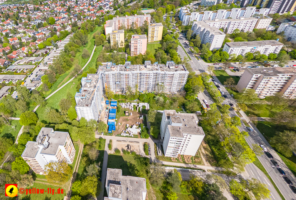 04.05.2023 - Luftbilder von der Fassadensanierung am Karl-Marx-Ring 11-21 in Neuperlach